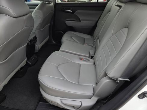 Used 2023 Toyota Highlander XLE image 21