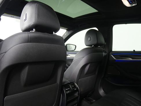 Used 2023 BMW 530i w/ Executive Package image 12