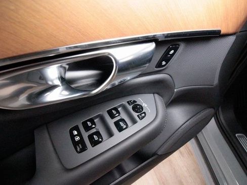 Certified 2025 Volvo XC90 B6 Plus w/ Protection Package Premier image 12