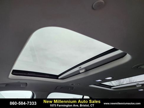 Used 2019 Chevrolet Traverse RS image 21