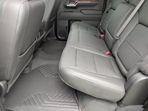 Used 2025 Chevrolet Silverado 1500 LT Trail Boss w/ Convenience Package II AWD/4WD image 29