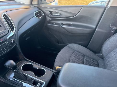 Used 2022 Chevrolet Equinox LT w/ Driver Convenience Package image 14