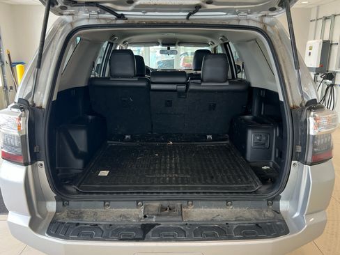 Used 2019 Toyota 4Runner SR5 AWD/4WD image 9