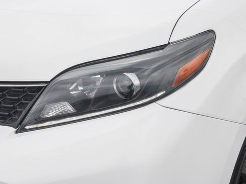 Used 2020 Toyota Sienna SE w/ SE Preferred Package FWD image 5