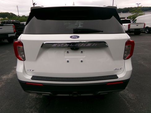 Used 2022 Ford Explorer XLT w/ Equipment Group 202A AWD/4WD image 8