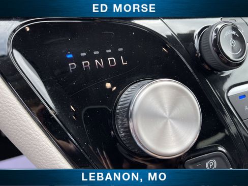Used 2023 Chrysler Pacifica Touring-L FWD image 15