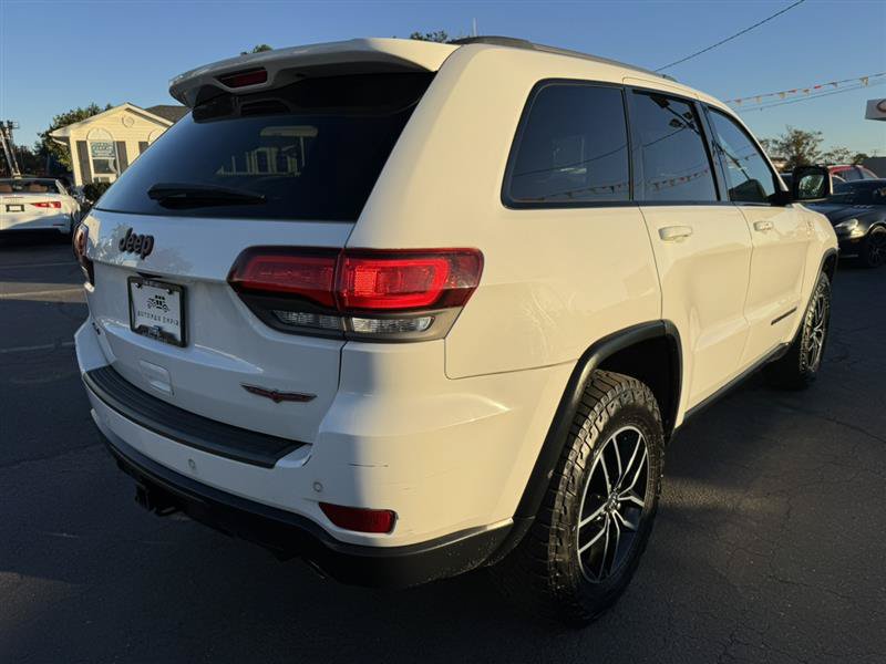 Used 2017 Jeep Grand Cherokee Trailhawk AWD/4WD image 7