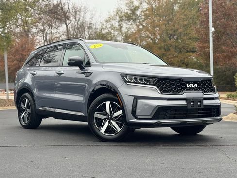 Used 2022 Kia Sorento S image 2