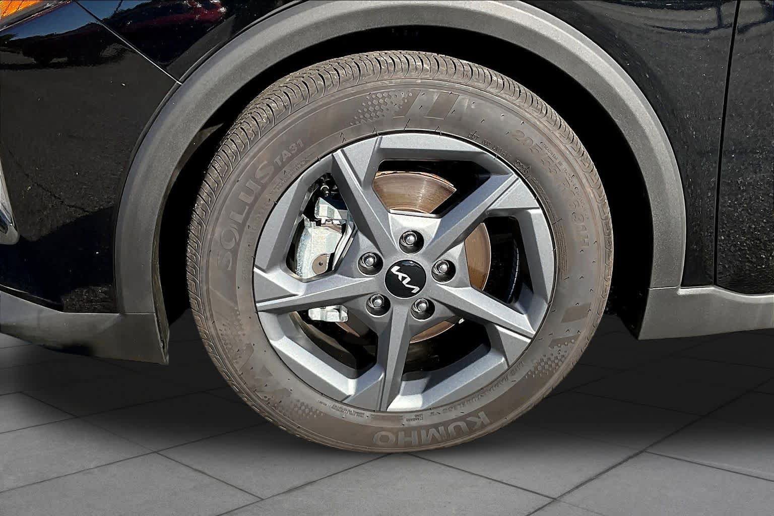 Used 2025 Kia K4 FWD image 11