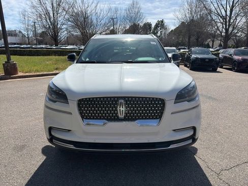 Used 2023 Lincoln Aviator AWD w/ Premium Package image 3