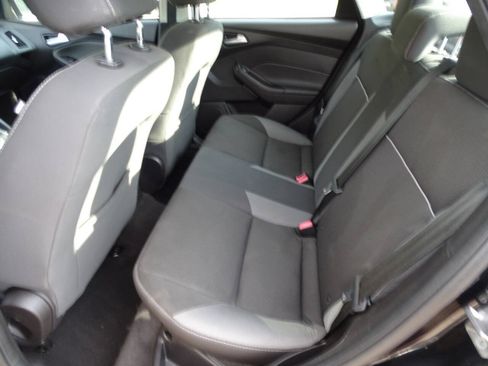Used 2014 Ford Focus SE w/ SE Winter Package FWD image 24