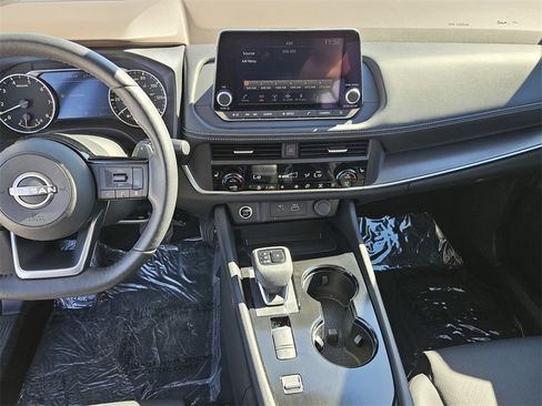 Used 2023 Nissan Rogue SV w/ SV Premium B Package image 22