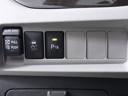 Used 2020 Toyota Sienna XLE image 10