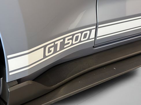 Used 2022 Ford Mustang Shelby GT500 w/ Technology Package RWD image 19