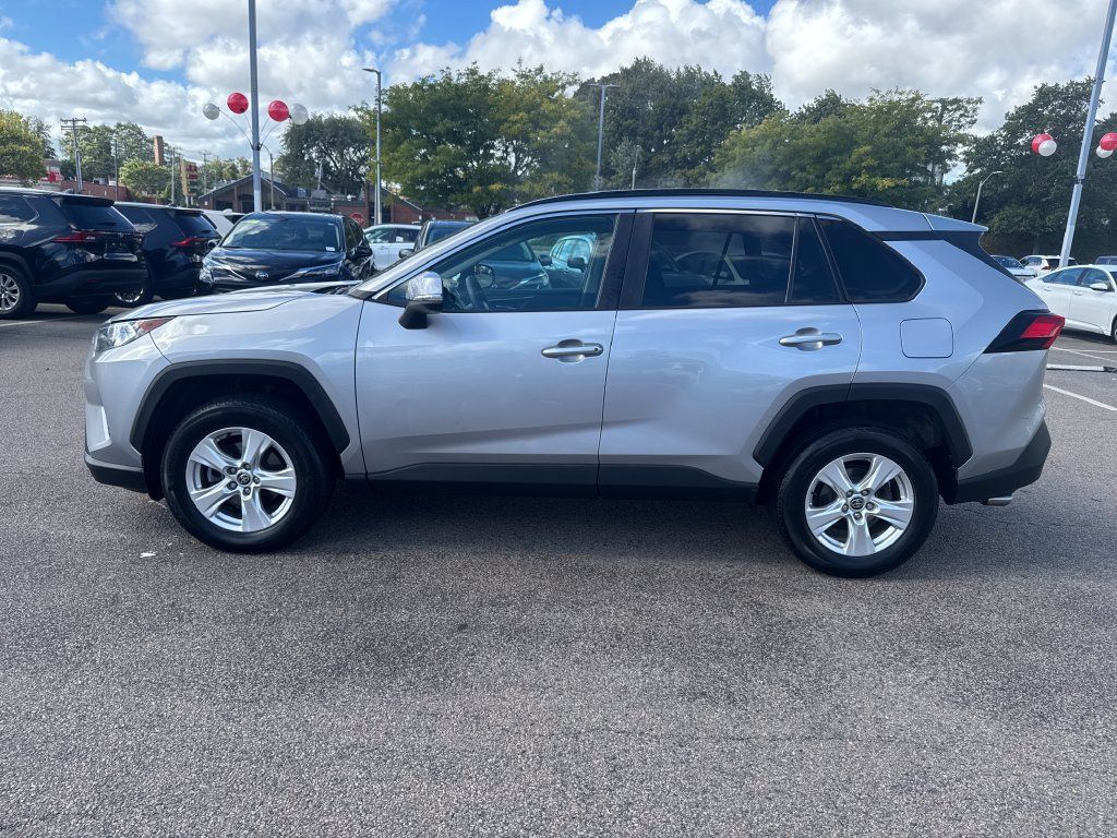Used 2021 Toyota RAV4 XLE w/ Convenience Package AWD/4WD image 4