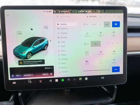 Used 2024 Tesla Model Y Long Range image 18