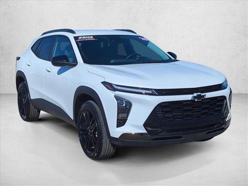 Used 2025 Chevrolet Trax ACTIV w/ Driver Confidence Package image 3