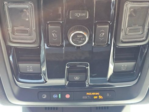 Used 2025 Cadillac Escalade ESV Sport Platinum w/ LPO, ONYX Package AWD/4WD image 37