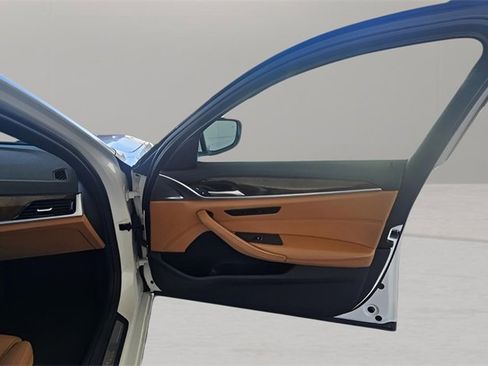 Used 2019 BMW 530i w/ Convenience Package image 23