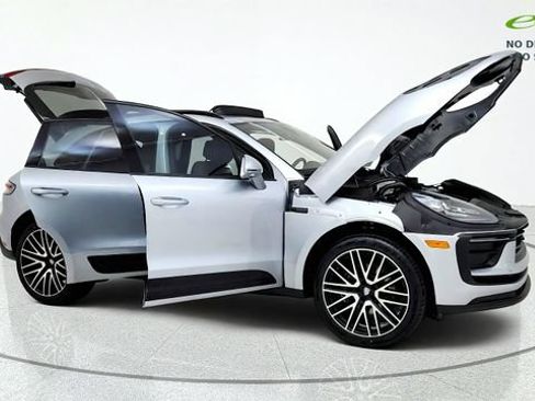 Used 2024 Porsche Macan AWD/4WD image 11