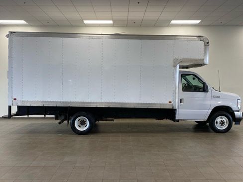 Certified 2023 Ford E-450 and Econoline 450 Super Duty w/ Power Windows & Locks Group RWD image 1