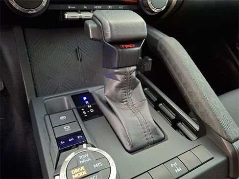 Certified 2025 Toyota Tacoma TRD Off-Road image 21