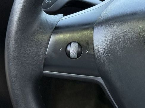 Used 2021 Tesla Model Y Long Range image 13