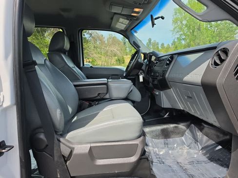 Used 2016 Ford F550 2WD Crew Cab Super Duty image 25