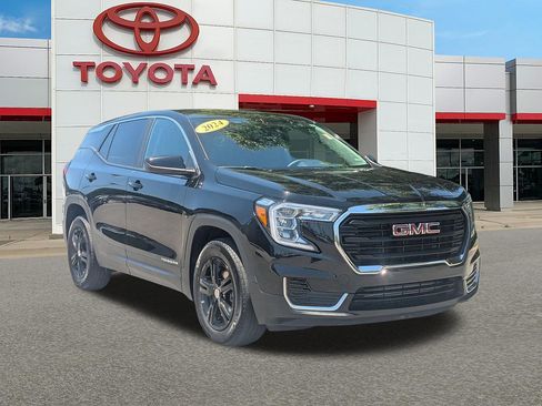 Used 2024 GMC Terrain SLE FWD image 1