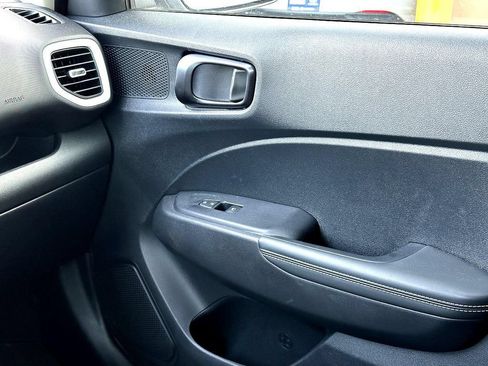 Used 2026 Hyundai Venue SEL FWD image 30