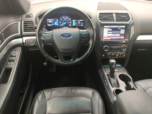 Used 2016 Ford Explorer XLT w/ Equipment Group 202A FWD image 22