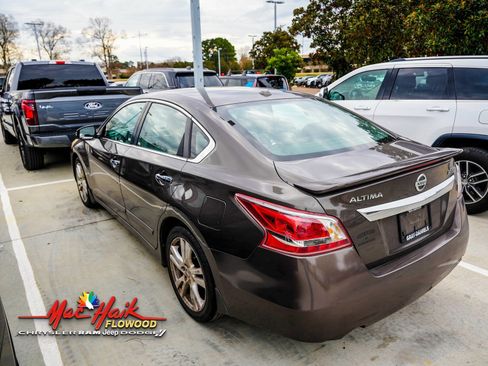 Used 2013 Nissan Altima 3.5 SV image 4
