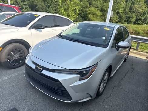 Used 2023 Toyota Corolla LE w/ LE Convenience Package FWD image 36