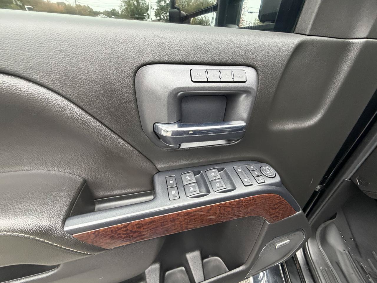 Used 2019 GMC Sierra 2500 SLT w/ Duramax Plus Package AWD/4WD image 30