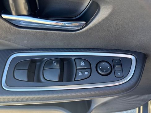 New 2025 Nissan Versa SR w/ Trunk Package image 19