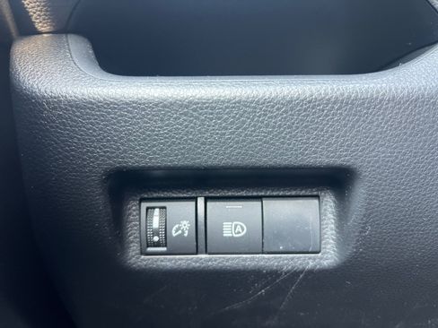 Used 2025 Toyota RAV4 LE AWD/4WD image 29