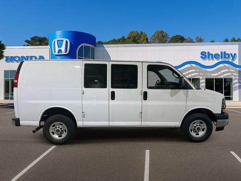 Used 2024 GMC Savana 2500 w/ Driver Convenience Package image 9