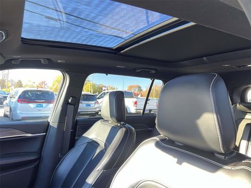 Used 2024 Jeep Grand Cherokee L Limited w/ Luxury Tech Group II image 17