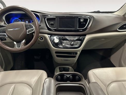 Used 2020 Chrysler Voyager Lxi w/ Cold Weather Group image 10