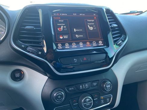 Used 2020 Jeep Cherokee Limited image 16