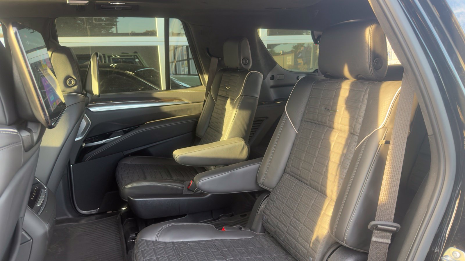Used 2026 Cadillac Escalade Platinum Sport w/ LPO, ONYX Package AWD/4WD image 14