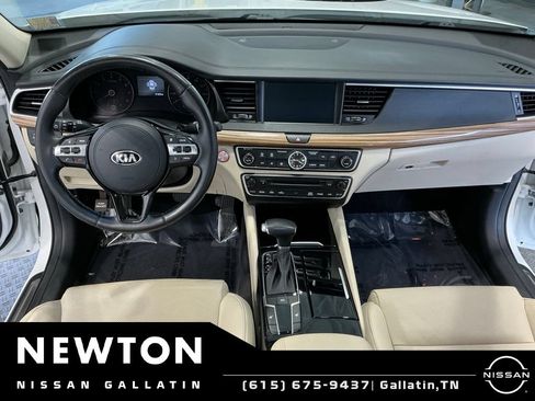 Used 2018 Kia Cadenza Premium w/ Luxury Package FWD image 12