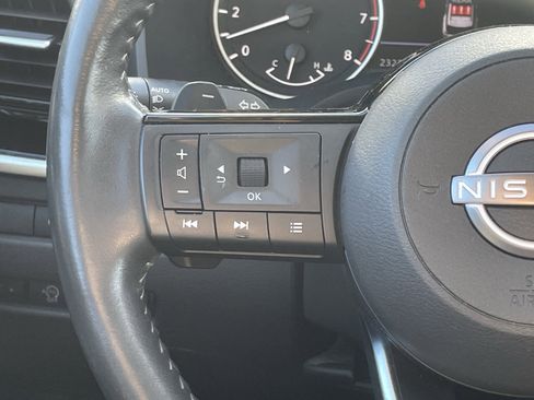 Used 2023 Nissan Rogue SL image 18