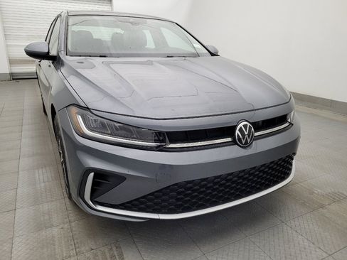 Used 2025 Volkswagen Jetta SE FWD image 13