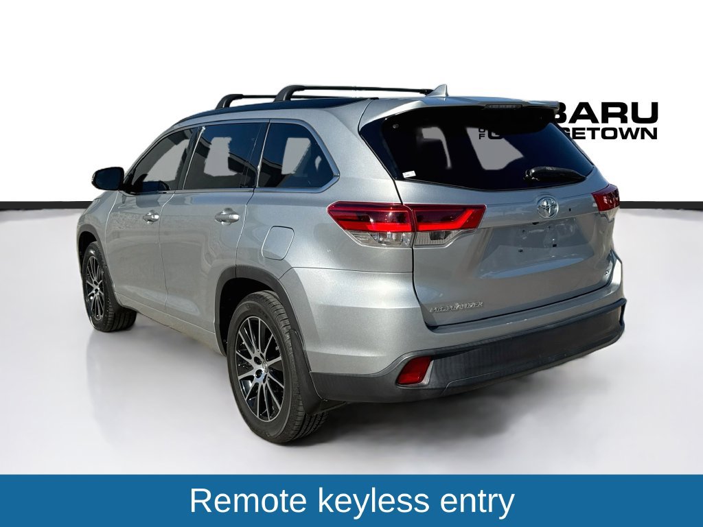 Used 2018 Toyota Highlander SE FWD image 5