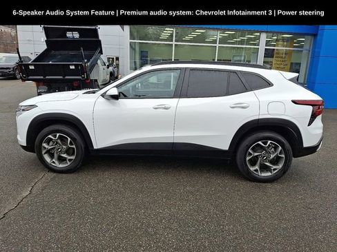 Used 2024 Chevrolet Trax LT w/ Driver Confidence Package image 5