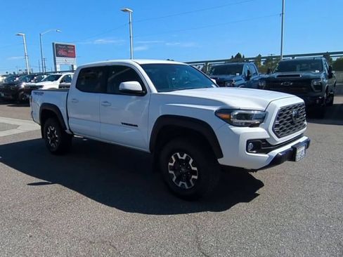 Used 2023 Toyota Tacoma TRD Off-Road w/ Black Out Package (TMS) AWD/4WD image 2