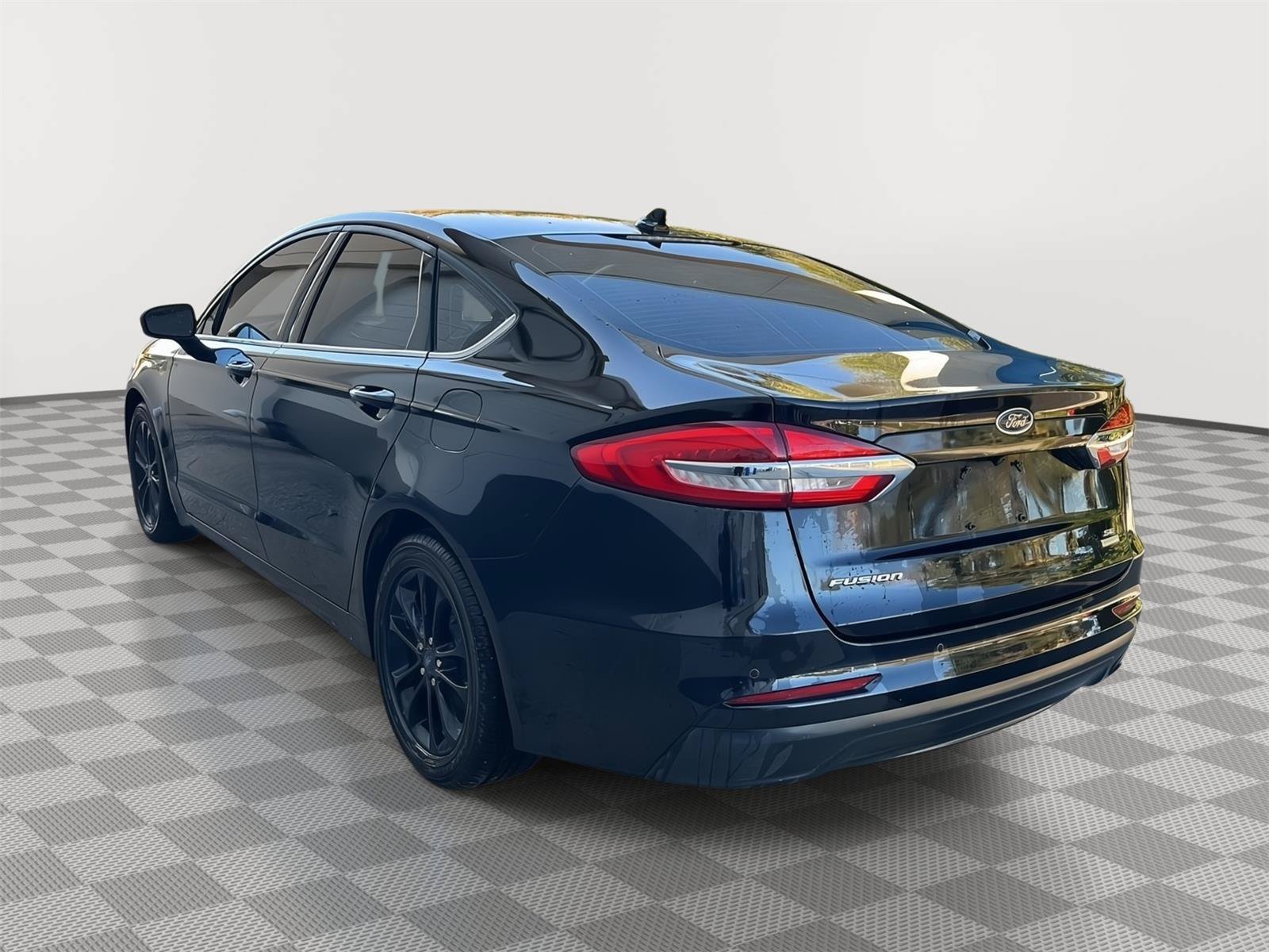 Used 2020 Ford Fusion SE FWD image 27