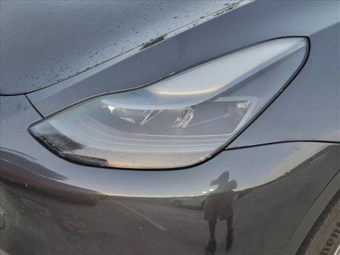 Used 2024 Tesla Model Y Long Range AWD/4WD image 10
