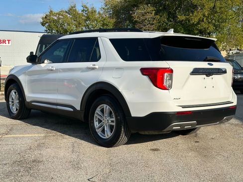 Used 2022 Ford Explorer XLT w/ Equipment Group 202A image 4